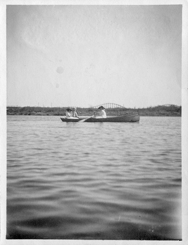 Click to see PIC 6-CAI 98 of Cairns family album (PIC 6-CAI)