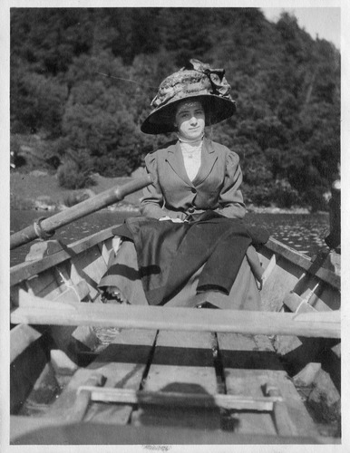 Click to see PIC 6-CAI 100 of Cairns family album (PIC 6-CAI)