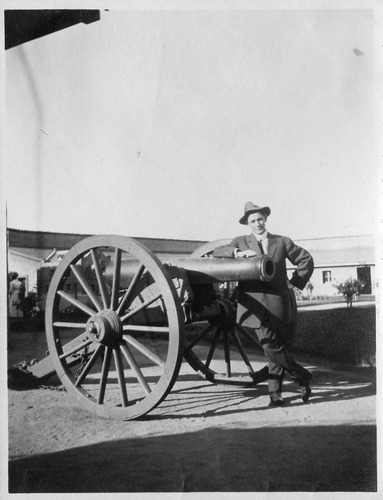 Click to see PIC 6-CAI 104 of Cairns family album (PIC 6-CAI)