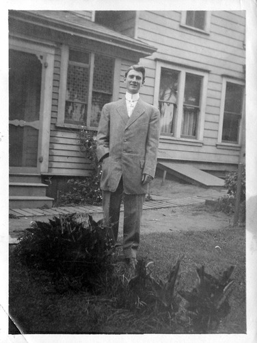 Click to see PIC 6-CAI 105 of Cairns family album (PIC 6-CAI)