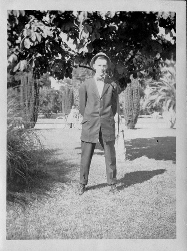 Click to see PIC 6-CAI 106 of Cairns family album (PIC 6-CAI)