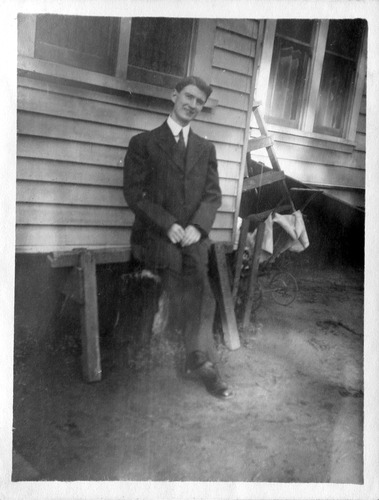 Click to see PIC 6-CAI 107 of Cairns family album (PIC 6-CAI)