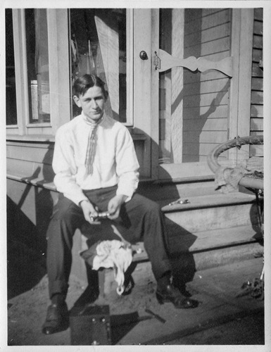 Click to see PIC 6-CAI 108 of Cairns family album (PIC 6-CAI)