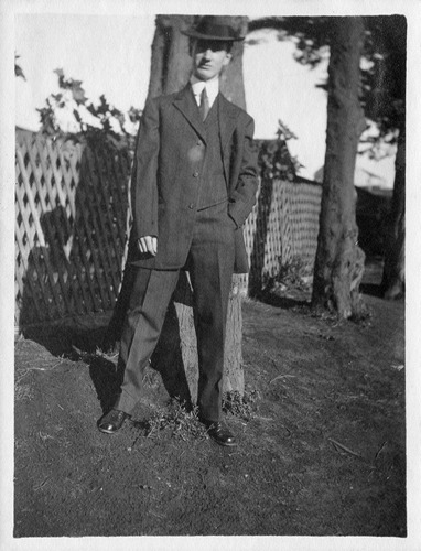 Click to see PIC 6-CAI 112 of Cairns family album (PIC 6-CAI)