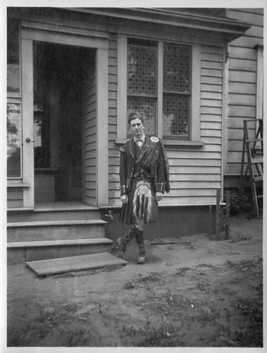 Click to see PIC 6-CAI 116 of Cairns family album (PIC 6-CAI)