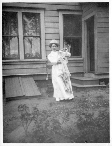 Click to see PIC 6-CAI 121 of Cairns family album (PIC 6-CAI)