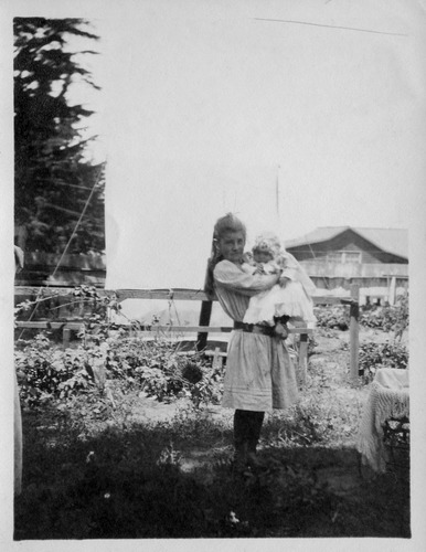 Click to see PIC 6-CAI 123 of Cairns family album (PIC 6-CAI)