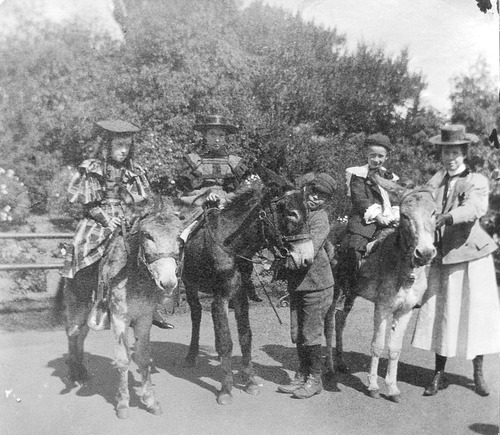 Click to see PIC 6-CAI 136 of Cairns family album (PIC 6-CAI)