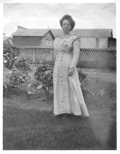 Click to see PIC 6-CAI 158 of Cairns family album (PIC 6-CAI)