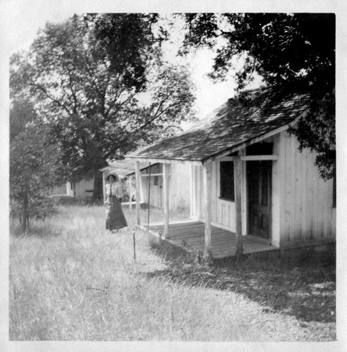 Click to see PIC 6-CAI 164 of Cairns family album (PIC 6-CAI)