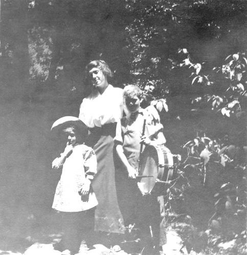 Click to see PIC 6-CAI 166 of Cairns family album (PIC 6-CAI)