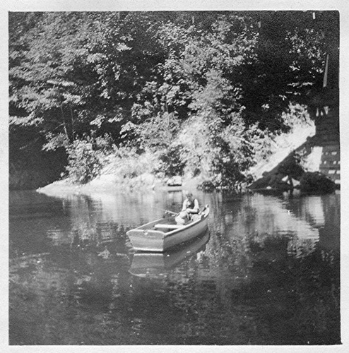 Click to see PIC 6-CAI 167 of Cairns family album (PIC 6-CAI)