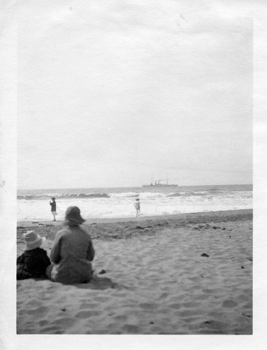 Click to see PIC 6-CAI 174 of Cairns family album (PIC 6-CAI)