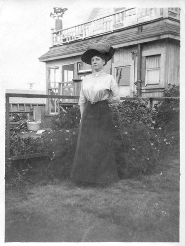 Click to see PIC 6-CAI 179 of Cairns family album (PIC 6-CAI)