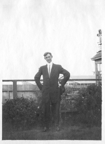 Click to see PIC 6-CAI 182 of Cairns family album (PIC 6-CAI)