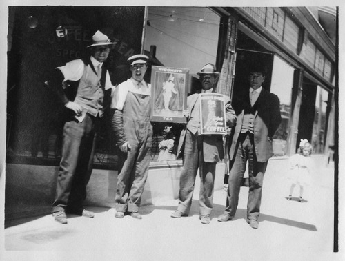 Click to see PIC 6-CAI 184 of Cairns family album (PIC 6-CAI)