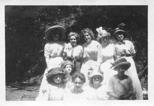 Click to see PIC 6-CAI 188 of Cairns family album (PIC 6-CAI)