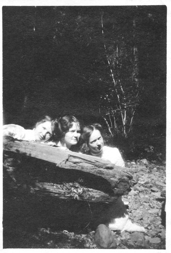 Click to see PIC 6-CAI 190 of Cairns family album (PIC 6-CAI)