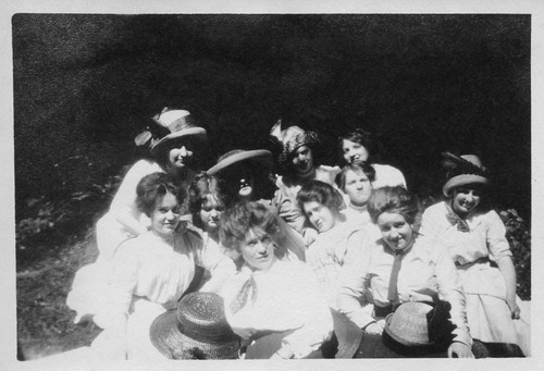 Click to see PIC 6-CAI 193 of Cairns family album (PIC 6-CAI)
