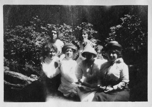 Click to see PIC 6-CAI 195 of Cairns family album (PIC 6-CAI)