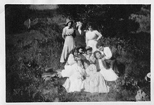 Click to see PIC 6-CAI 196 of Cairns family album (PIC 6-CAI)