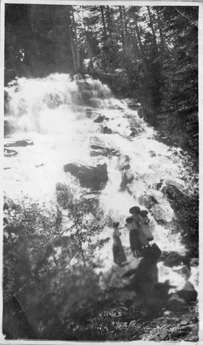 Click to see PIC 6-CAI 205 of Cairns family album (PIC 6-CAI)