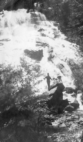 Click to see PIC 6-CAI 207 of Cairns family album (PIC 6-CAI)