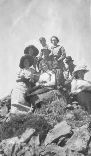 Click to see PIC 6-CAI 209 of Cairns family album (PIC 6-CAI)