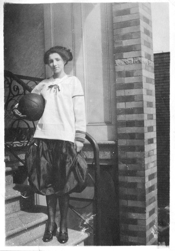 Click to see PIC 6-CAI 215 of Cairns family album (PIC 6-CAI)