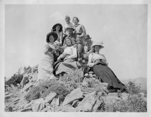 Click to see PIC 6-CAI 220 of Cairns family album (PIC 6-CAI)