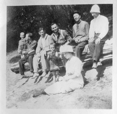 Click to see PIC 6-CAI 246 of Cairns family album (PIC 6-CAI)