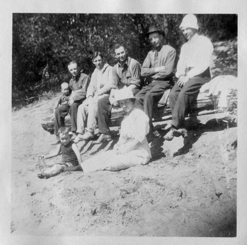 Click to see PIC 6-CAI 250 of Cairns family album (PIC 6-CAI)