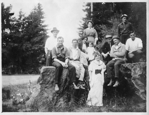 Click to see PIC 6-CAI 255 of Cairns family album (PIC 6-CAI)