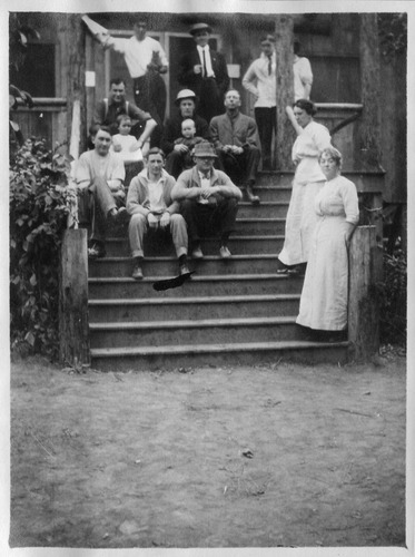 Click to see PIC 6-CAI 256 of Cairns family album (PIC 6-CAI)