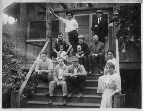 Click to see PIC 6-CAI 266 of Cairns family album (PIC 6-CAI)