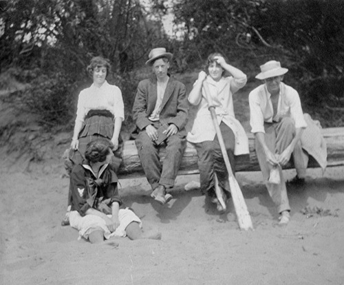 Click to see PIC 6-CAI 267 of Cairns family album (PIC 6-CAI)