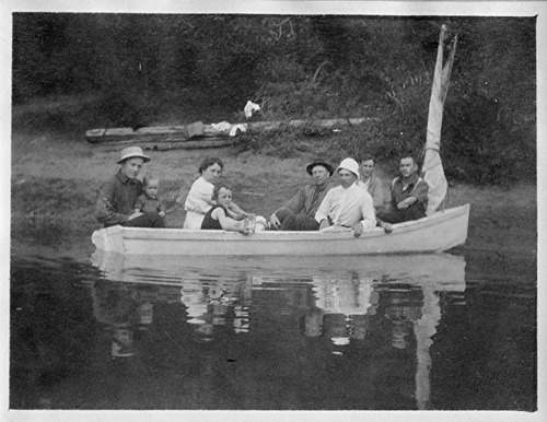 Click to see PIC 6-CAI 269 of Cairns family album (PIC 6-CAI)