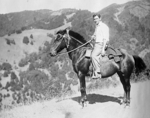 Click to see PIC 6-CAI 284 of Cairns family album (PIC 6-CAI)