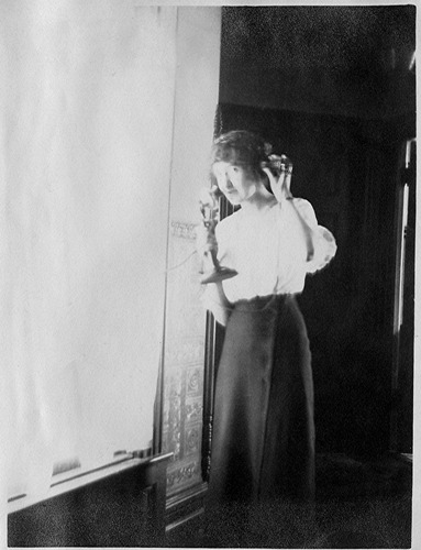 Click to see PIC 6-CAI 285 of Cairns family album (PIC 6-CAI)