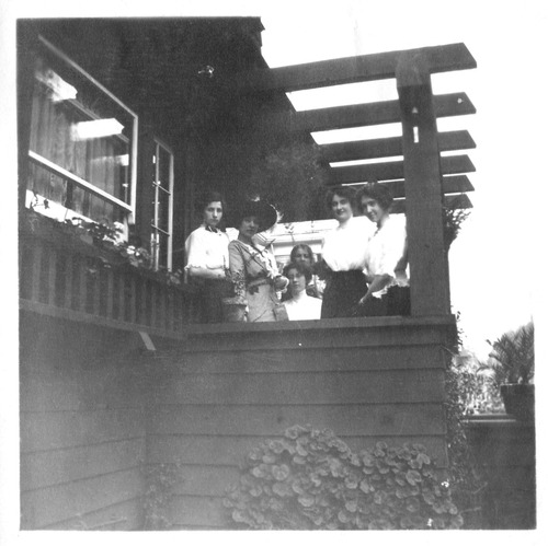 Click to see PIC 6-CAI 289 of Cairns family album (PIC 6-CAI)