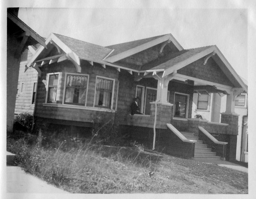 Click to see PIC 6-CAI 298 of Cairns family album (PIC 6-CAI)
