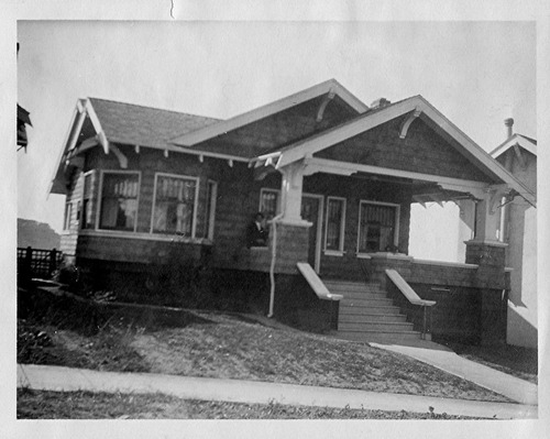 Click to see PIC 6-CAI 300 of Cairns family album (PIC 6-CAI)