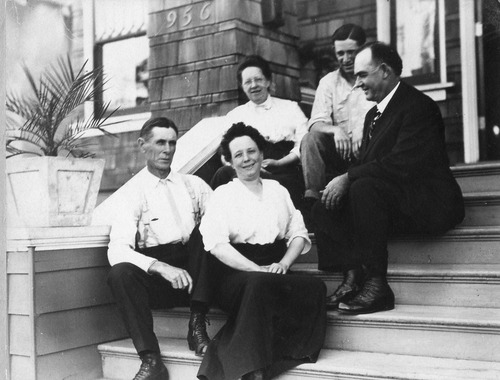 Click to see PIC 6-CAI 301 of Cairns family album (PIC 6-CAI)