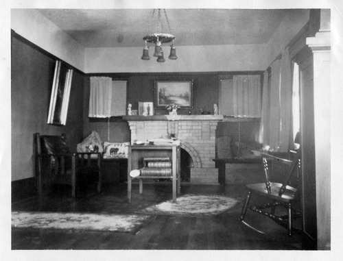 Click to see PIC 6-CAI 303 of Cairns family album (PIC 6-CAI)