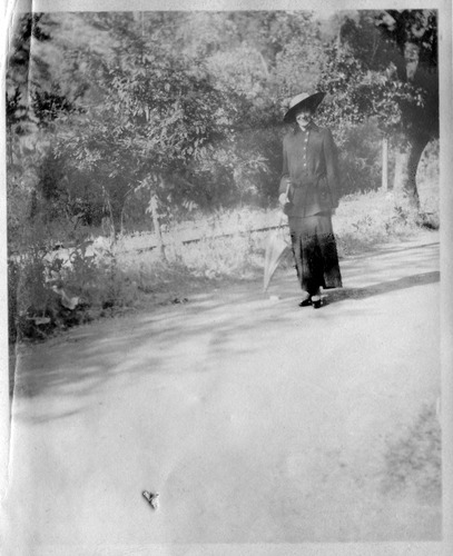 Click to see PIC 6-CAI 308 of Cairns family album (PIC 6-CAI)