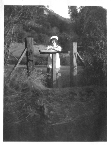 Click to see PIC 6-CAI 313 of Cairns family album (PIC 6-CAI)