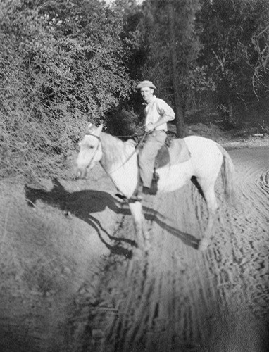 Click to see PIC 6-CAI 316 of Cairns family album (PIC 6-CAI)