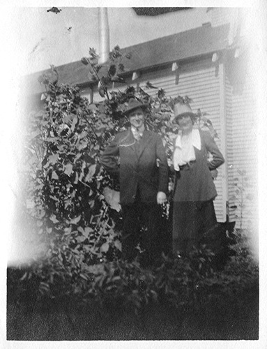 Click to see PIC 6-CAI 337 of Cairns family album (PIC 6-CAI)