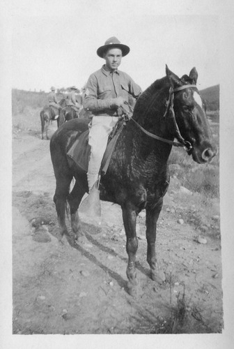 Click to see PIC 6-CAI 371 of Cairns family album (PIC 6-CAI)
