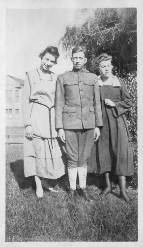 Click to see PIC 6-CAI 381 of Cairns family album (PIC 6-CAI)